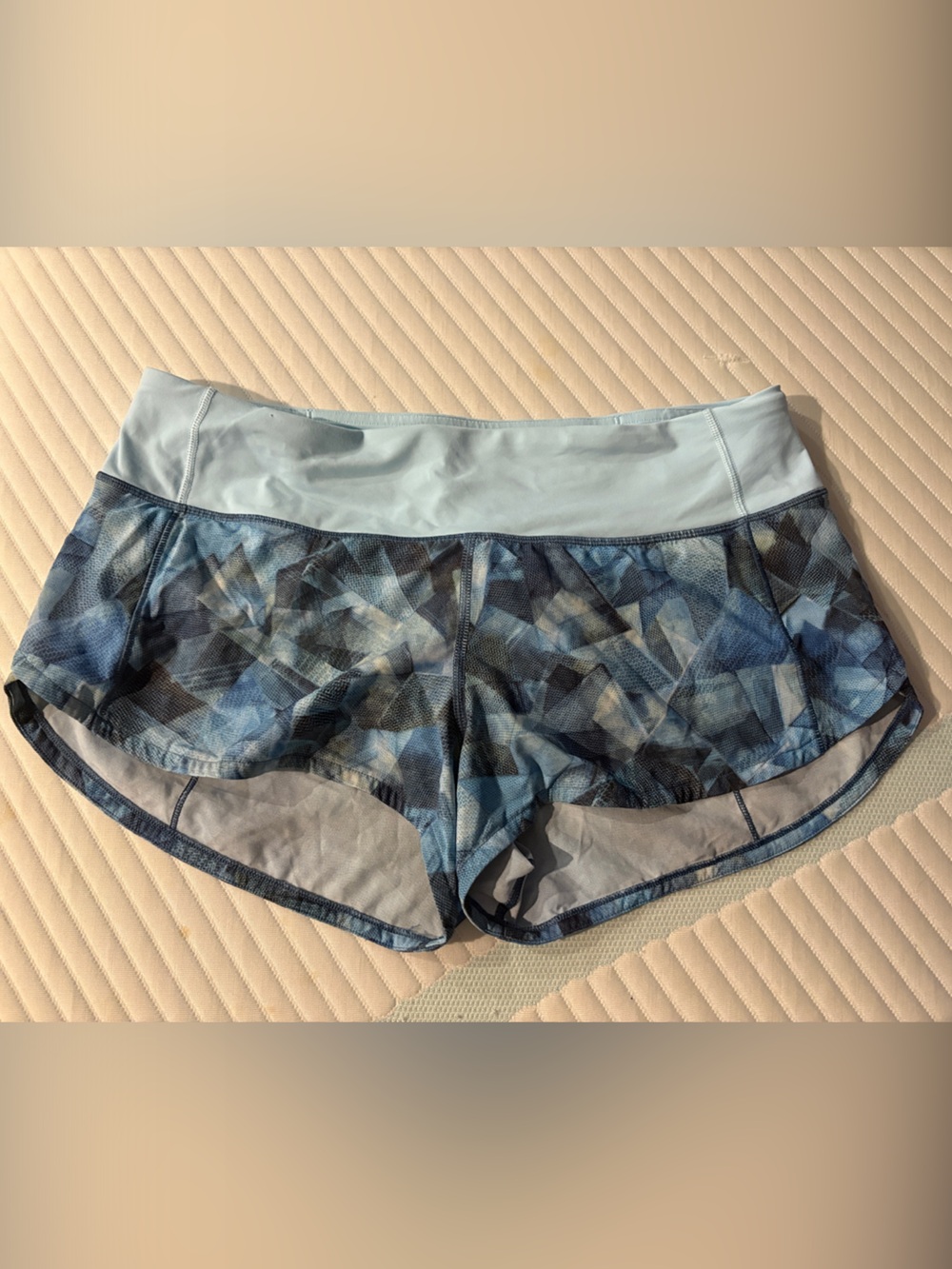 lululemon speed up shorts size 6